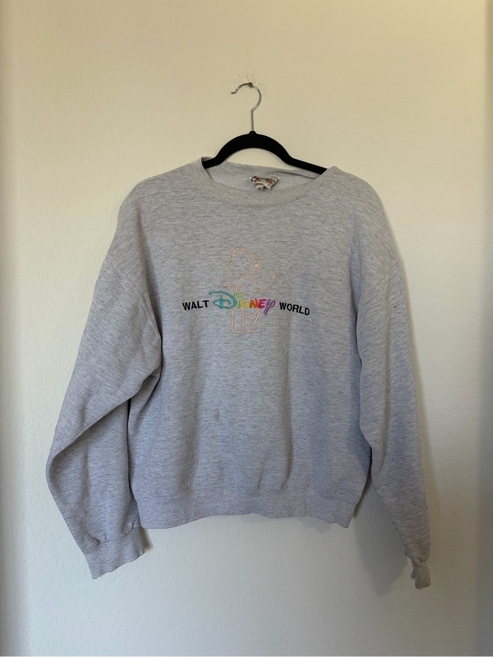 Vintage Pooh Disney Gray Walt Disney World Embroidered Crewneck Sweatshirt